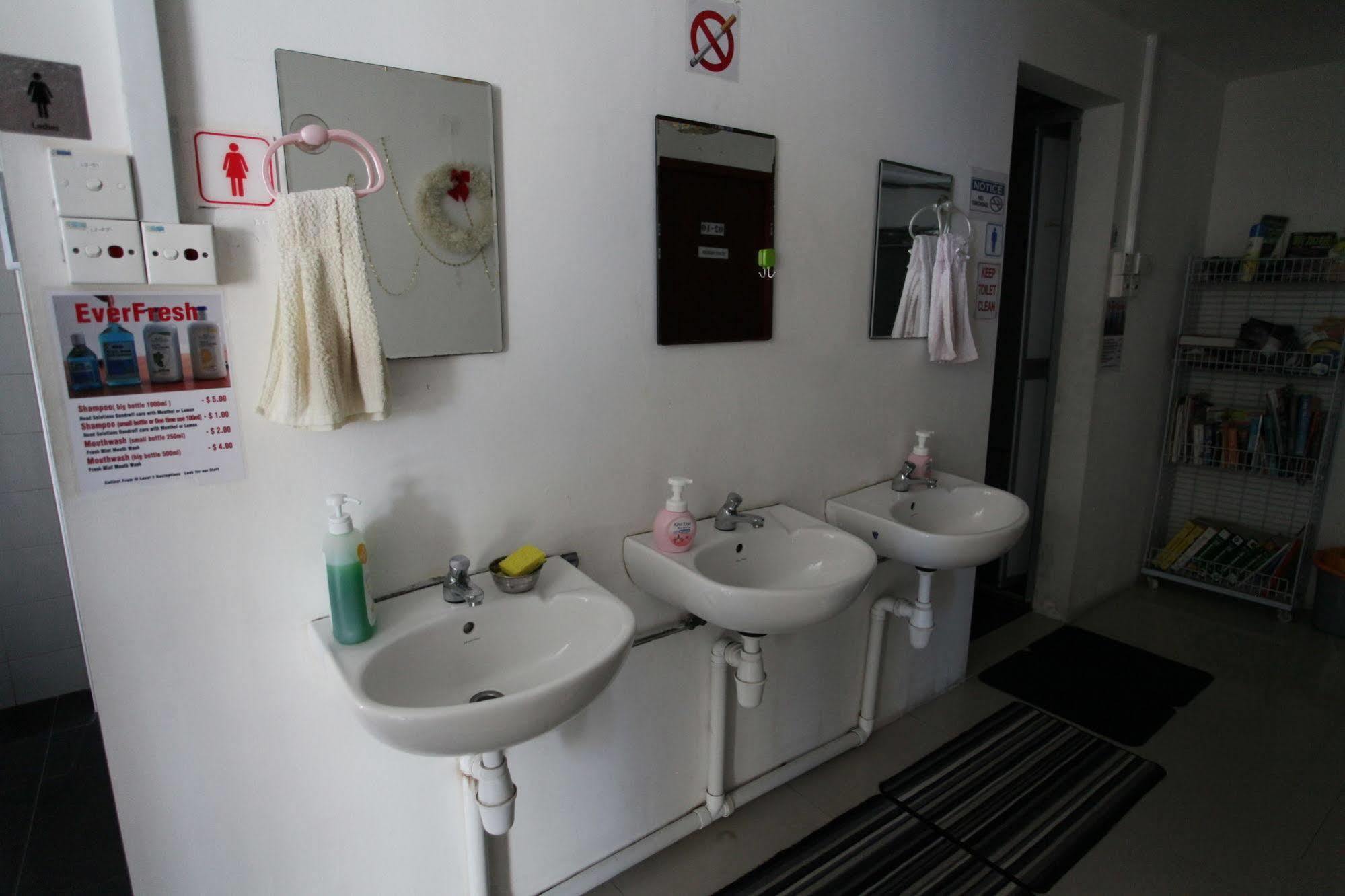 May & May Student Hostel Szingapúr Kültér fotó